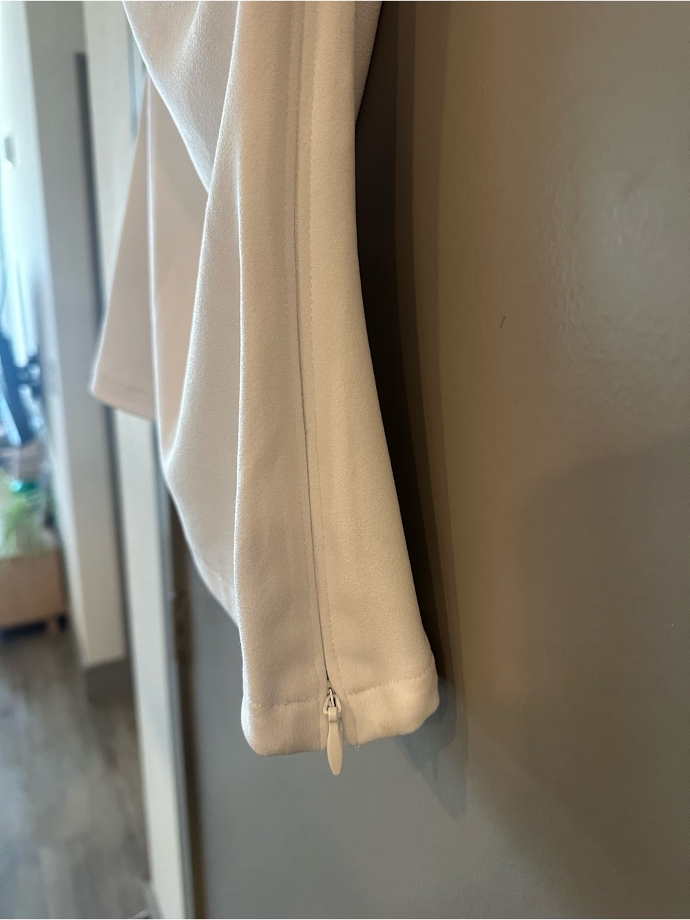 NWT Abercrombie & Fitch Women’s Asymmetrical Jersey Crepe Draped Top — White, M - Picture 4 of 4